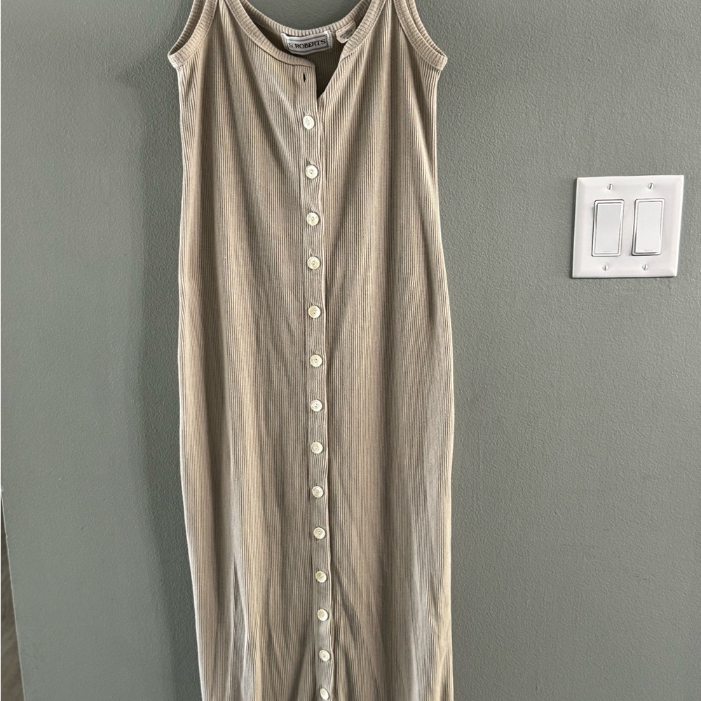 Chic Sleeveless Tan Button-Down Maxi Dress